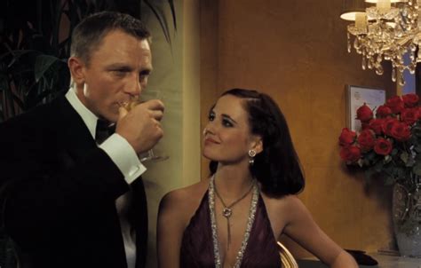 what drink does james bond order in casino royale